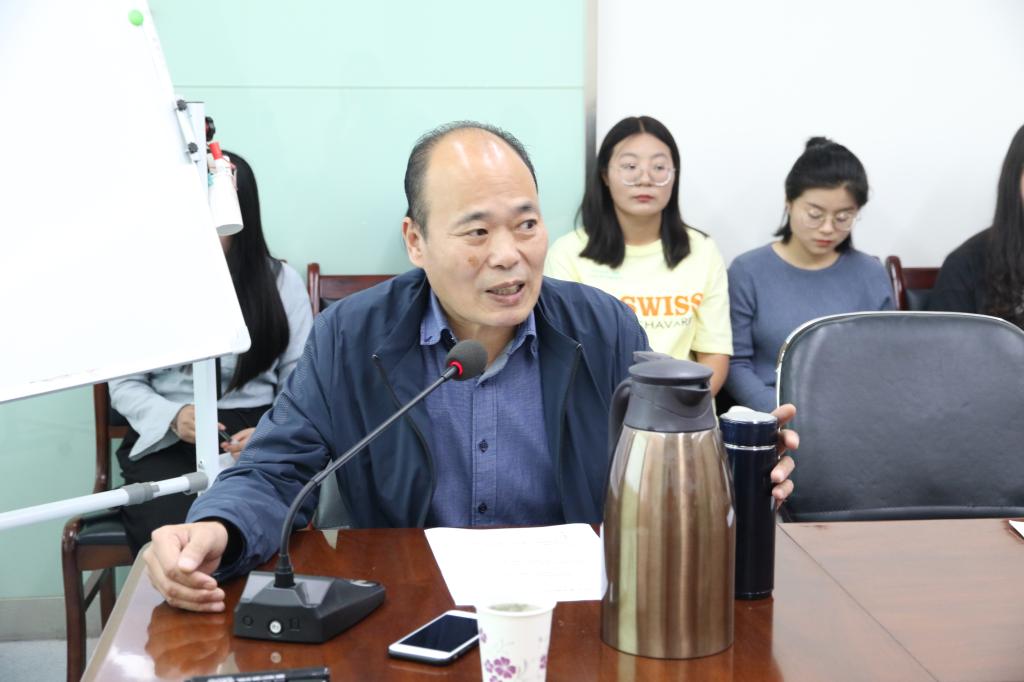 伟德体育新生入学教育——“求是”讲堂(一)